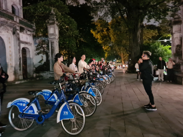 Night bicycle Tour Thang Long-Ha Noi 02